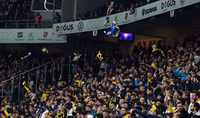 Fenerbahçe taraftarından anlamlı pankart