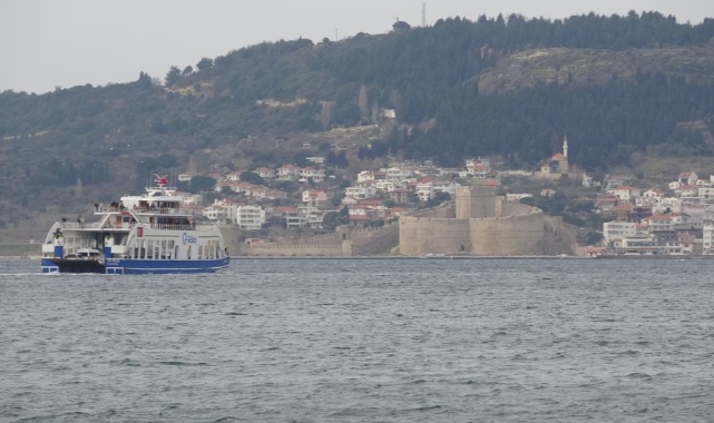 Feribot seferlerine fırtına engeli