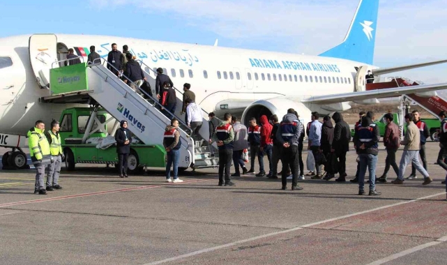 Geçtiğimiz ay kaç düzensiz göçmen sınır dışı edildi?