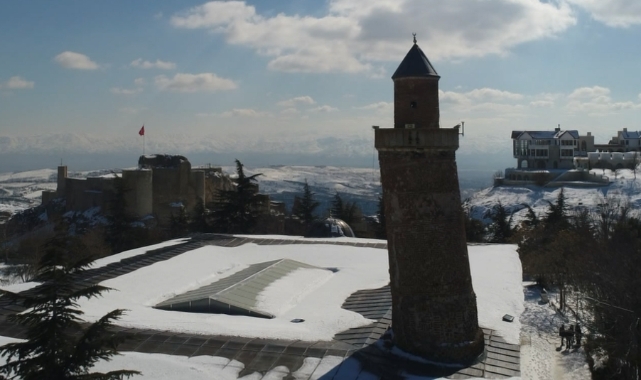 Harput Ulu Camii'nin eğri minaresi yıkılmadı