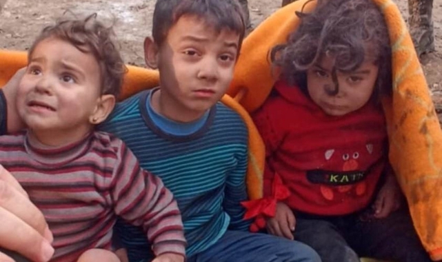 Hatay'da umudun fotoğrafı! 3 kardeş enkazdan sağ çıkarıldı