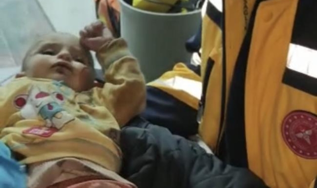 İnanılmaz kurtuluş: 7 aylık bebek 140 saat sonra enkazdan kurtarıldı!