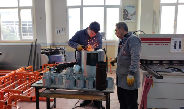 İnegöl'de meslek lisesi öğrencilerinden soba seferberliği
