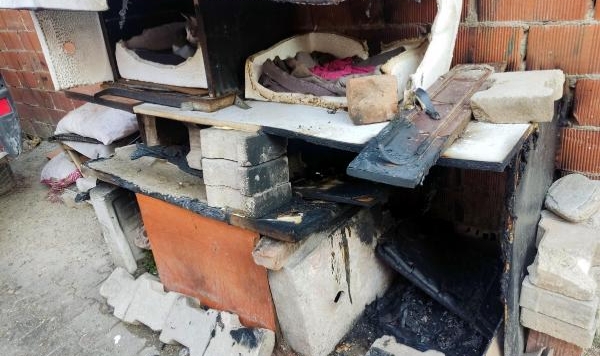 Kedi kulübelerini ateşe veren şüpheli kıskıvrak yakalandı