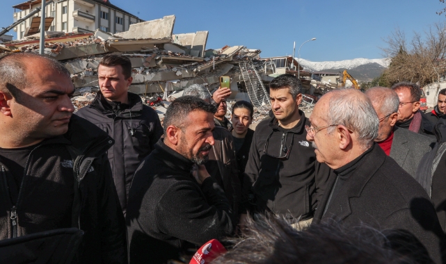 Kılıçdaroğlu depremzedeleri ziyaret etti