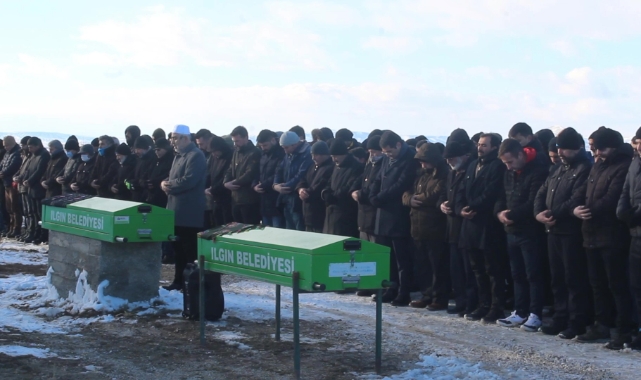 Kızlarını ziyarete giden çift depremde yaşamını yitirdi