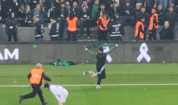 Kocaelispor - Sakaryaspor maçında kavga çıktı