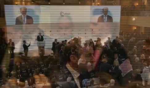 Macron: "Avrupa savunabilmek istiyorsa silahlanmalı"
