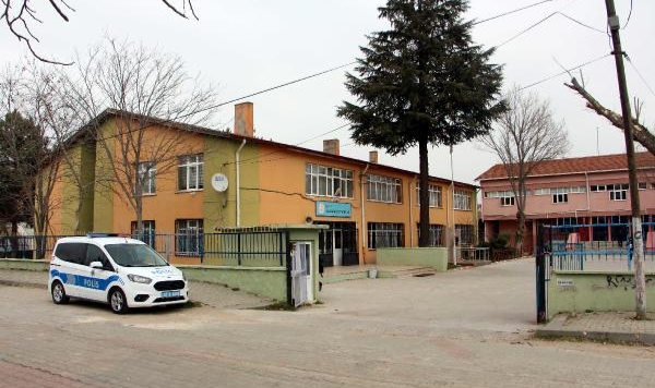 Ortaokullu kız öğrenci, 5 arkadaşına kabusu yaşattı