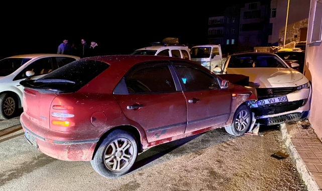 Polisten kaçtı, milyonluk otomobile çarptı