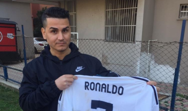 Ronaldo’ya benzerliğiyle tanınıyor: Formalarını satışa çıkardı