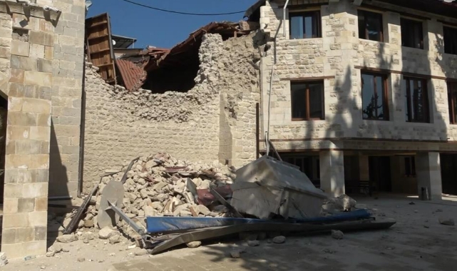 Tarihi kilise depreme dayanamadı