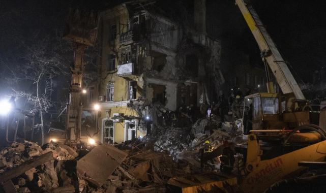 Rusya, Kramatorsk'ta apartmanı vurdu: Ölü ve yaralılar var