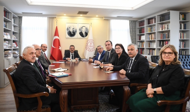 Türk Eğitim-Sen önerilerini Bakan Özer’e sundu