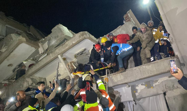 Türkiye'yi sarsan deprem! Can kaybı 12 bin 873'e yükseldi