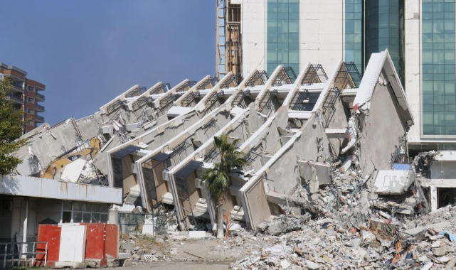 Türkiye'yi sarsan deprem! Can kaybı 16 bin 170'e yükseldi!