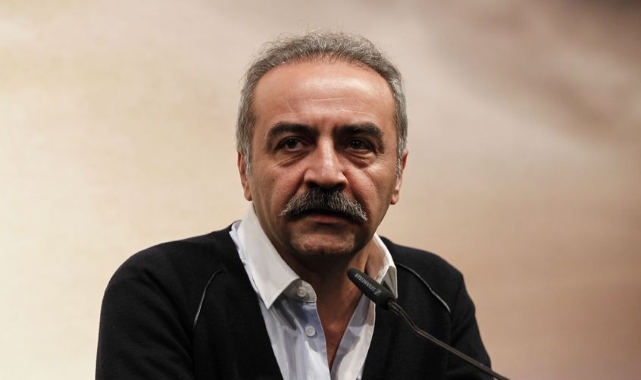 Ünlü sanatçıdan deprem bölgesine yardım