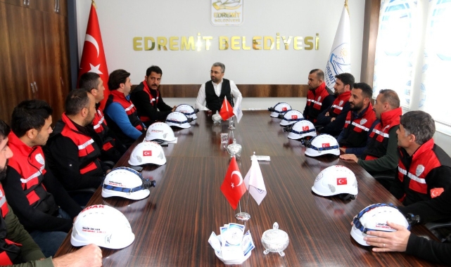 Vanlı arama kurtarma ekipleri yaşadıkları duygu dolu anları paylaştı