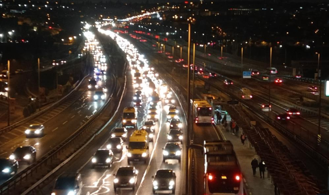 Yarıyıl tatilinin bitmesiyle birlikte trafik yoğunluğu oluştu