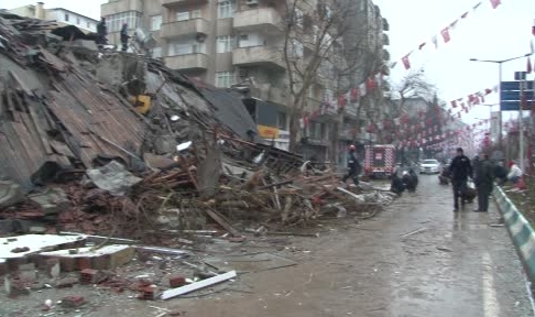 Yıkıcı depremin bilançosu ağırlaşıyor! 2316 ölü...