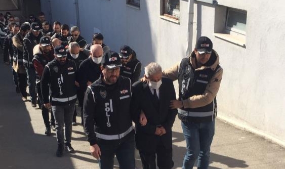 Yıkılan 11 binanın müteahhit ve mühendisleri adliyeye sevk edildi