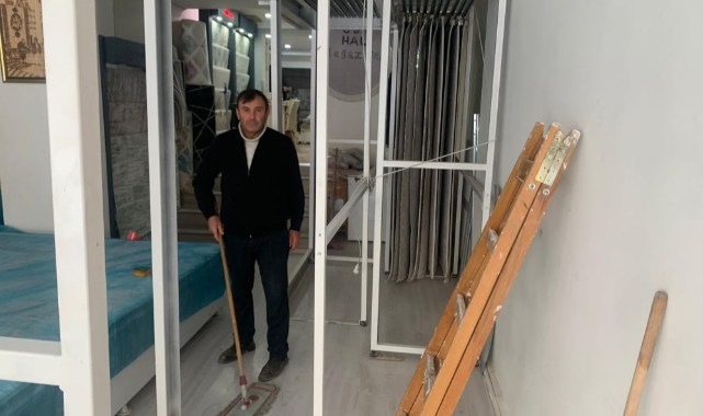 Yıkım yapan iş makinesinden saniyelerle kurtuldu