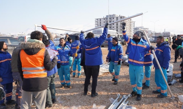 Yıldırım Belediyesi deprem bölgesinde var gücüyle çalışıyor
