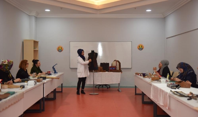 Yıldırım’da deri sanatının incelikleri öğretiliyor