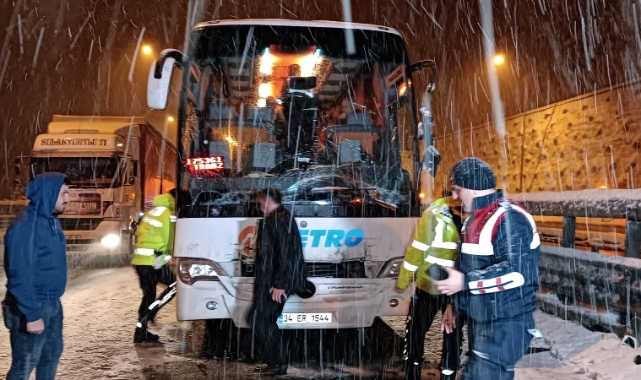 Yolcu otobüsü TIR'a arkadan çarptı!