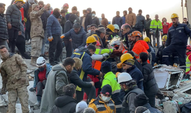 Zamana karşı yarış! Can kaybı 14 bin 14'e yükseldi