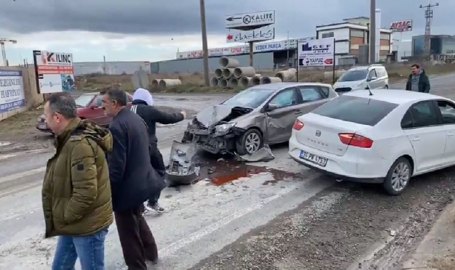 3 araç birbirine girdi