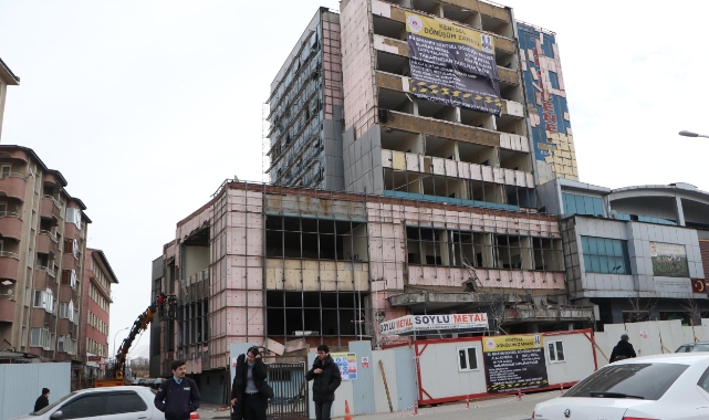 47 yıllık bina risk sebebiyle yıkılıyor