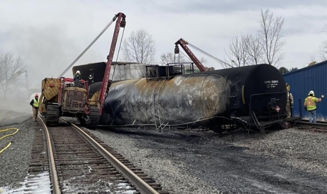 ABD’de tehlikeli madde taşıyan tren raydan çıktı