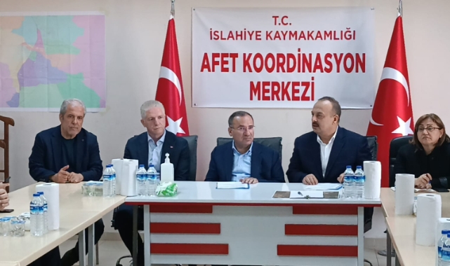 Adalet Bakanı Bozdağ: "Enkaz kaldırma çalışmaları sürüyor"