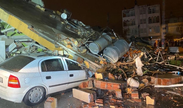 Adıyaman'da 4 katlı bina çöktü!