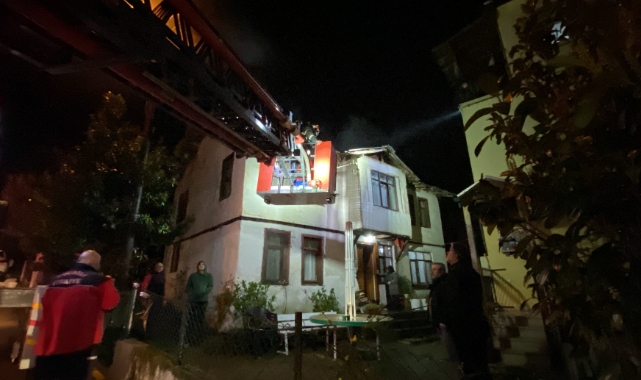 Ahşap binada korkutan yangın