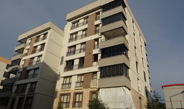 Ailesine kızıp evi yaktı