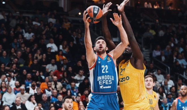 Anadolu Efes son saniyede yıkıldı