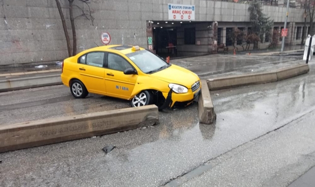 Ankara'da yağmurlu hava hayatı felç etti