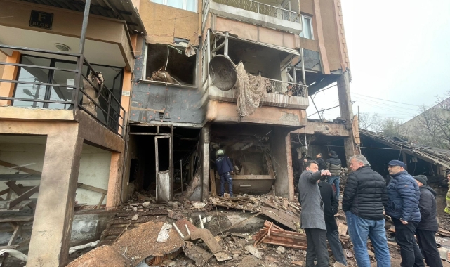 4 katlı apartmanda kalorifer kazanı patladı