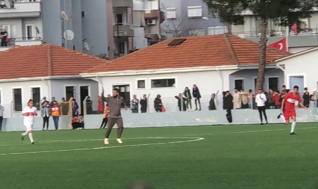 Arda Turan depremzede çocuklar için sahaya çıktı