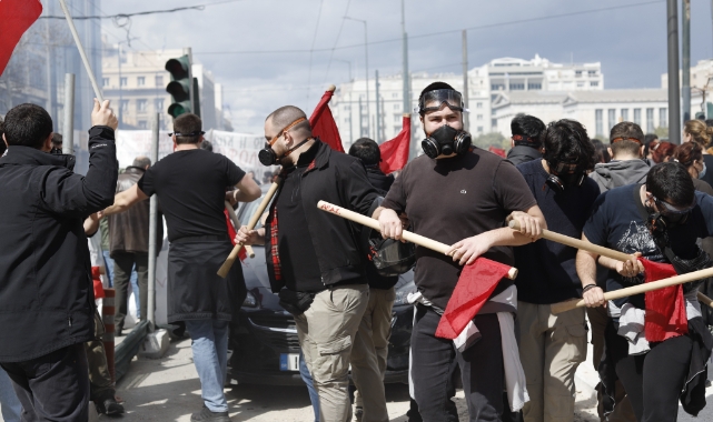Atina'da göstericiler polisle çatıştı