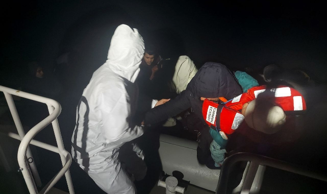 Ayvalık'ta 18 göçmen yakalandı