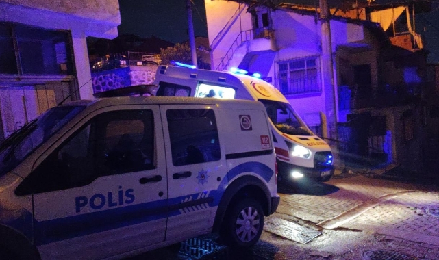 Babasına sinirlenip yumruk attığı cam elini kesti