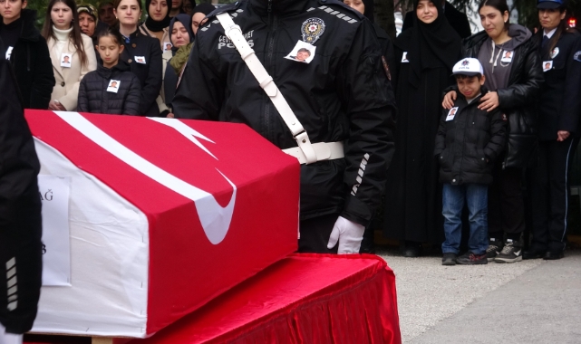 Babasının cenaze töreninde yürekleri dağladı
