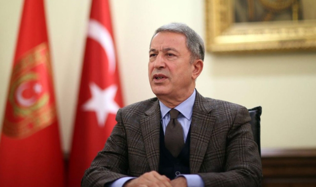 Bakan Akar'dan 'asker kışladan geç çıkarıldı' iddialarına sert tepki