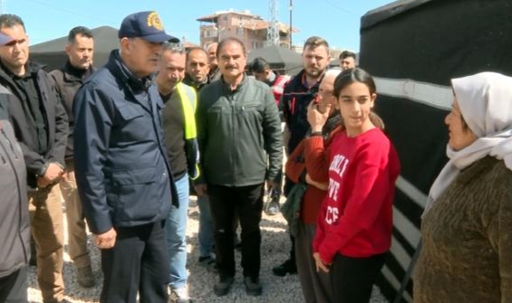 Bakan Akar'dan, depremzede ailelere 'eğitim' uyarısı!