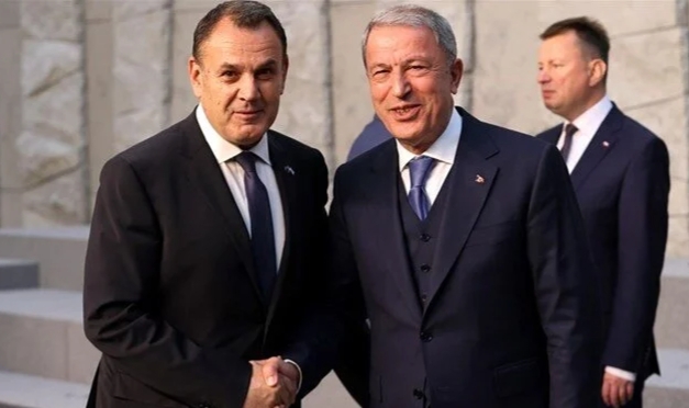 Bakan Akar'dan kritik davet