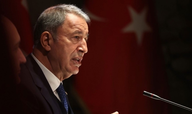 Bakan Akar şehit aileleriyle bir araya geldi