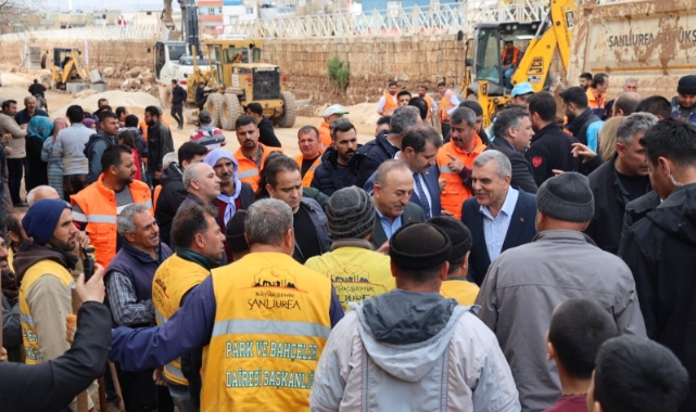 Bakan Çavuşoğlu sel bölgesinde